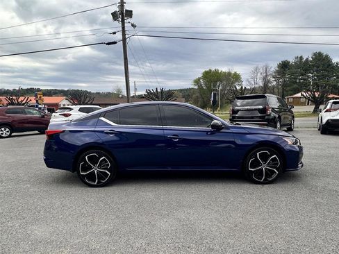 Used 2024 Nissan Altima 2.5 SR w/ SR Premium Package image 4