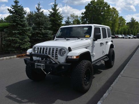 Used 2022 Jeep Wrangler Unlimited Sahara w/ Cold Weather Group AWD/4WD image 3