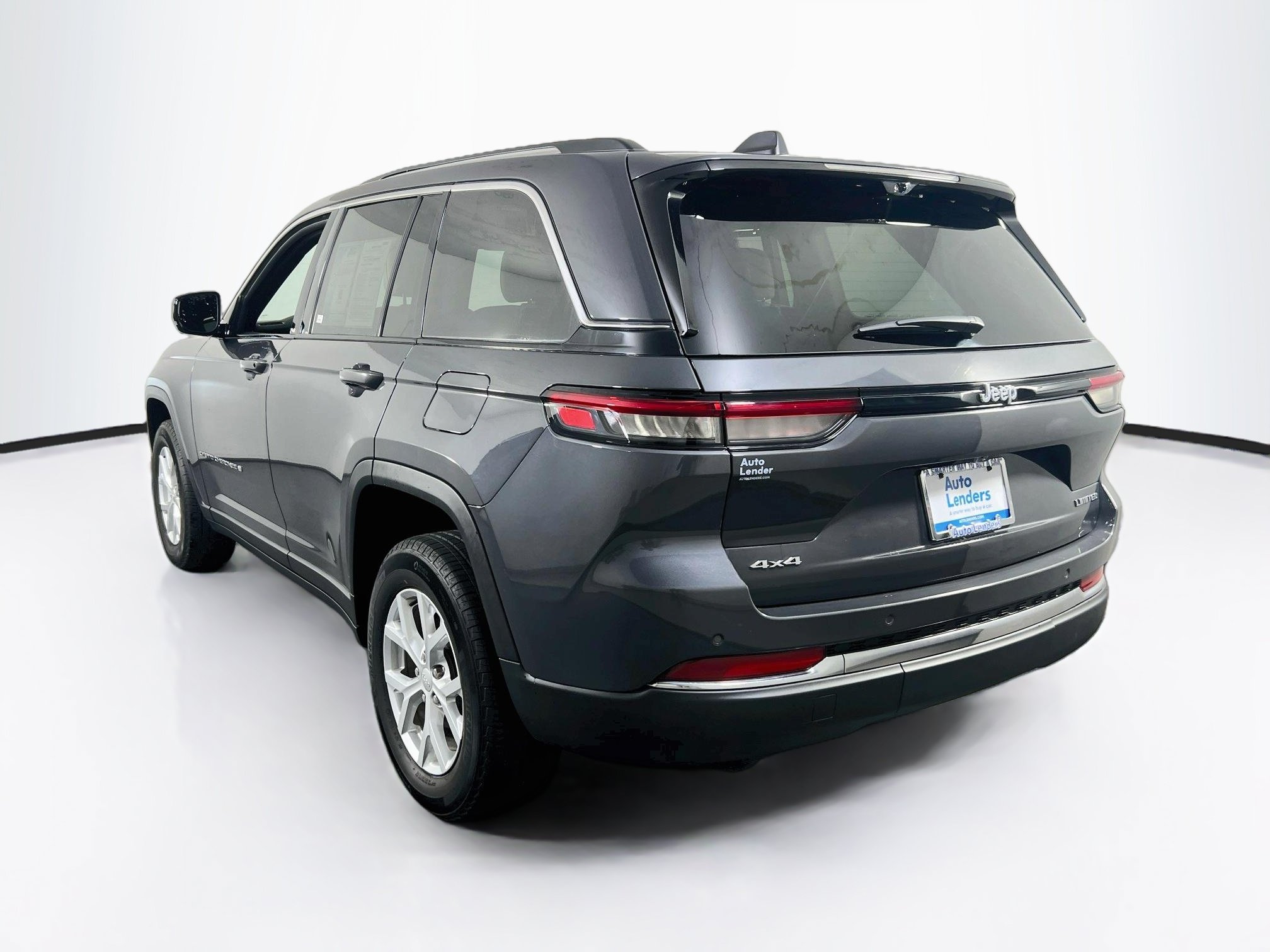 Used 2023 Jeep Grand Cherokee Limited w/ Luxury Tech Group II AWD/4WD image 7