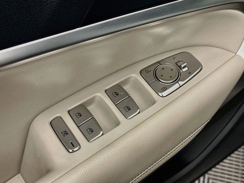 Used 2025 Genesis G70 2.5T AWD/4WD image 15