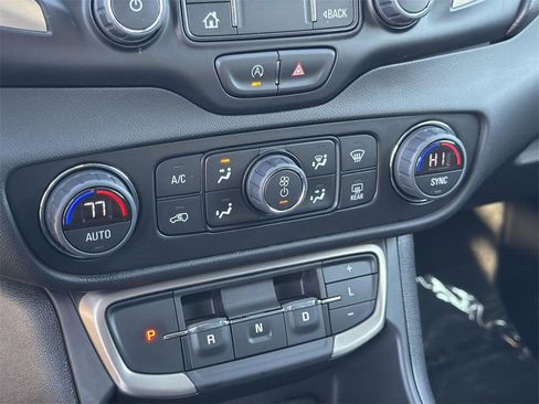 Used 2022 GMC Terrain Denali w/ Denali Premium Package image 12