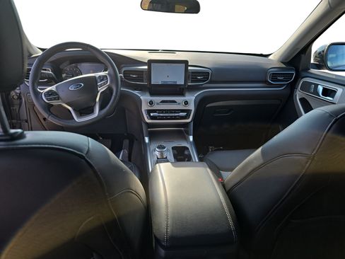 Used 2024 Ford Explorer XLT w/ Equipment Group 202A image 9