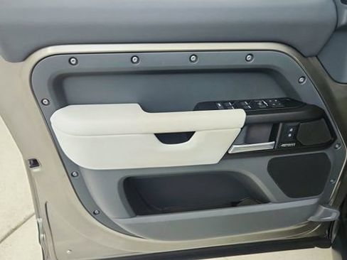 Used 2025 Land Rover Defender 110 X image 34