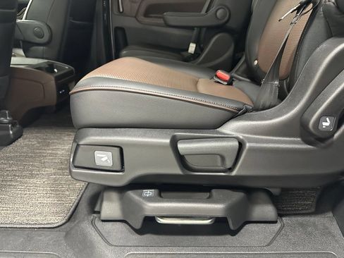 Used 2025 Honda Odyssey Elite image 41
