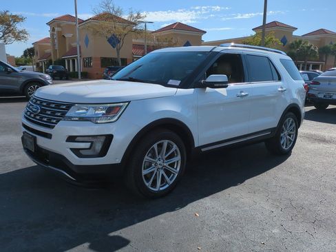 Used 2017 Ford Explorer Limited w/ Equipment Group 301A image 8