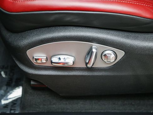 Certified 2023 Porsche Macan AWD/4WD image 28
