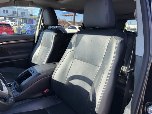 Used 2015 Toyota Highlander Limited image 12