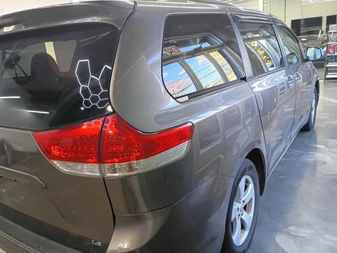 Used 2011 Toyota Sienna LE FWD image 6