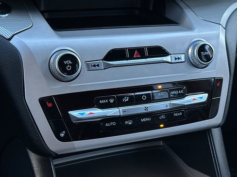 Certified 2022 Ford Explorer XLT w/ Equipment Group 202A image 21