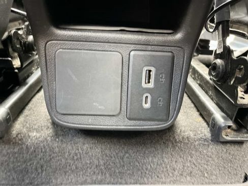 Certified 2021 Buick Encore GX Preferred w/ Sport Touring Package FWD image 18
