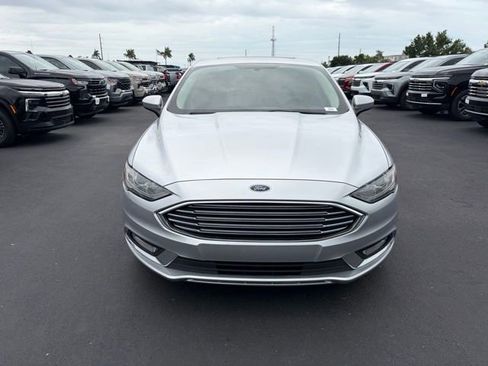 Used 2018 Ford Fusion SE w/ Equipment Group 601A FWD image 2