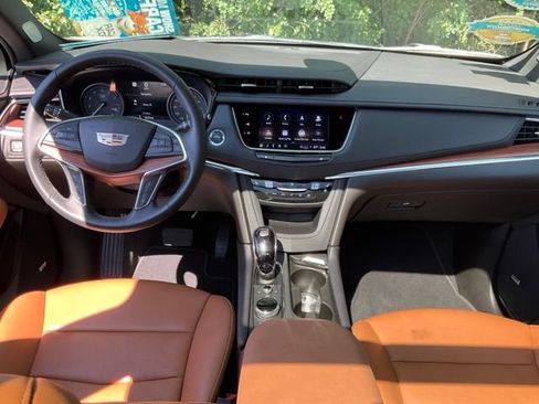 Used 2026 Cadillac XT5 Premium Luxury w/ LPO, ONYX Package FWD image 4