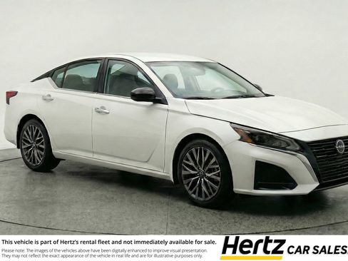 Used 2025 Nissan Altima 2.5 SV FWD image 1