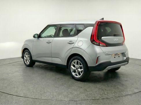 Used 2025 Kia Soul LX w/ LX Technology Package FWD image 6
