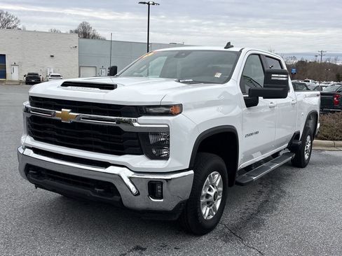 Used 2025 Chevrolet Silverado 2500 LT w/ Convenience Package image 6