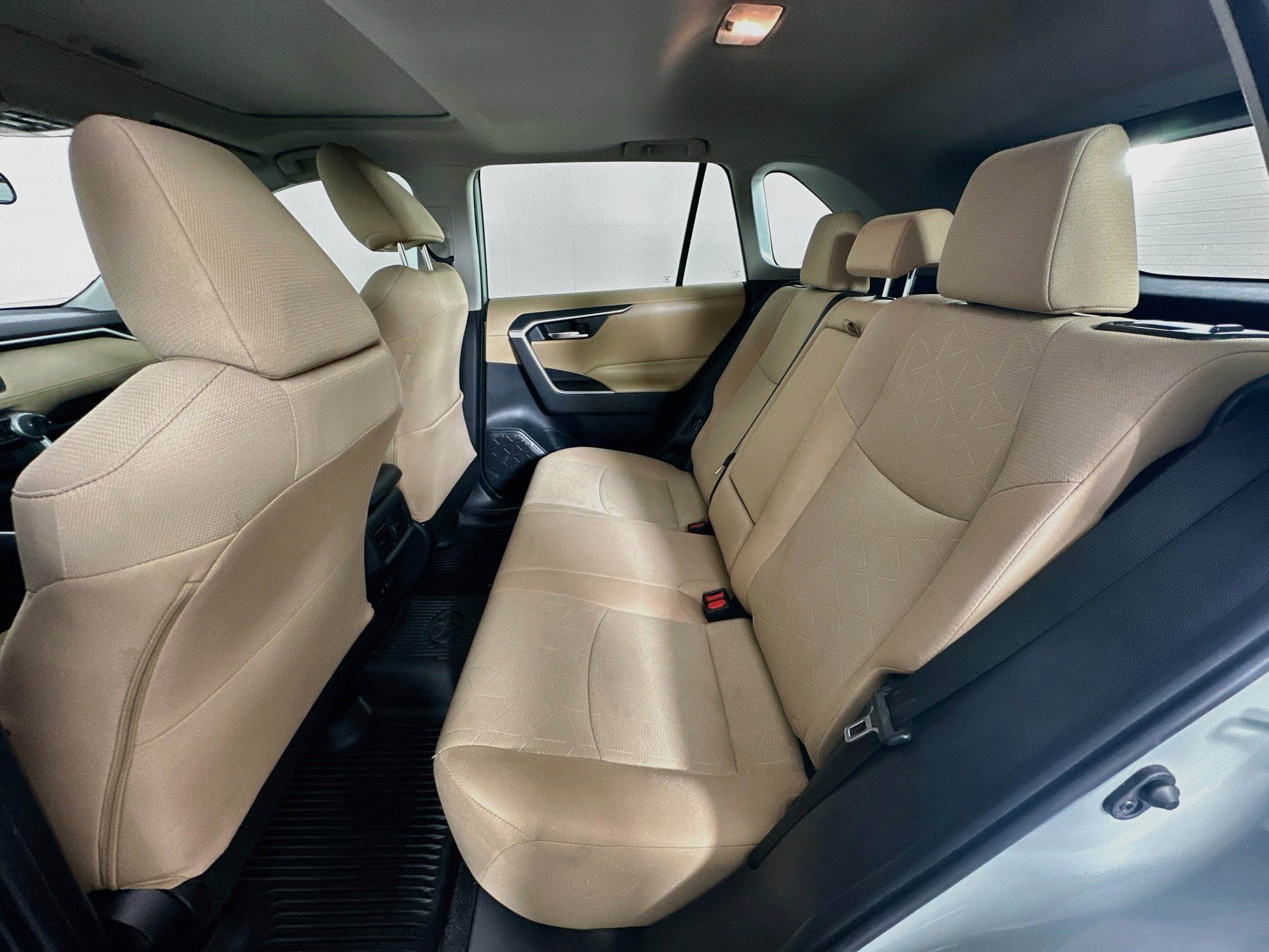 Used 2019 Toyota RAV4 XLE FWD image 29