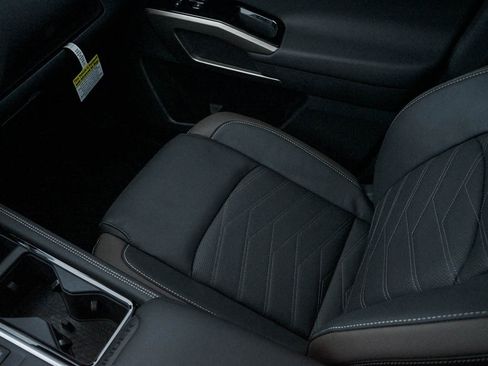 New 2025 Nissan Pathfinder Platinum w/ Black Appearance Package image 26