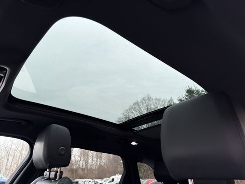 Used 2025 Land Rover Range Rover Velar Dynamic SE image 20