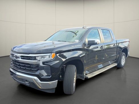 Used 2022 Chevrolet Silverado 1500 LT w/ LPO, Chrome Package image 3