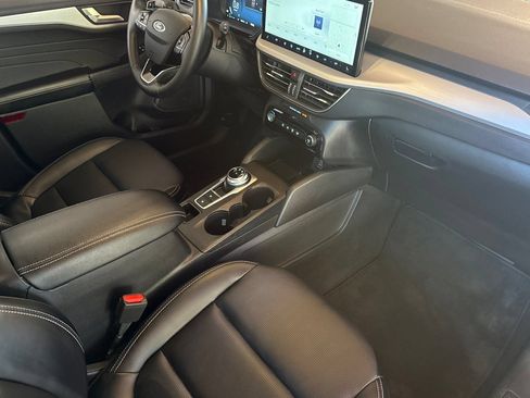 Used 2025 Ford Escape Platinum AWD/4WD image 21