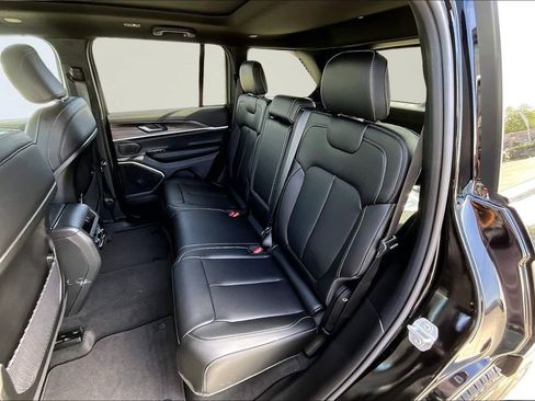 New 2026 Jeep Grand Cherokee Limited image 19