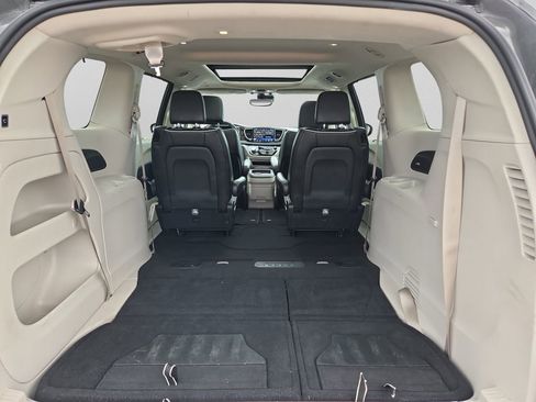 Used 2023 Chrysler Pacifica Limited FWD image 34