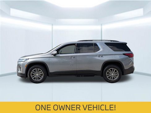 Used 2023 Chevrolet Traverse LT FWD image 2