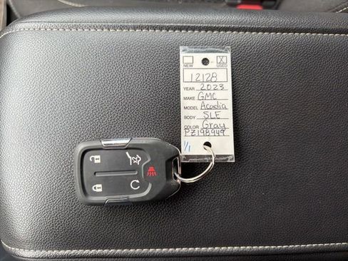 Used 2023 GMC Acadia SLE w/ Driver Convenience Package AWD/4WD image 25