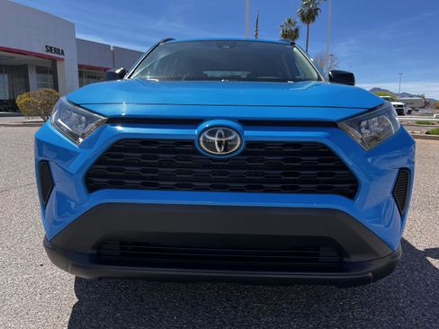 Used 2021 Toyota RAV4 LE w/ Carpet Mat Package (TMS) image 9