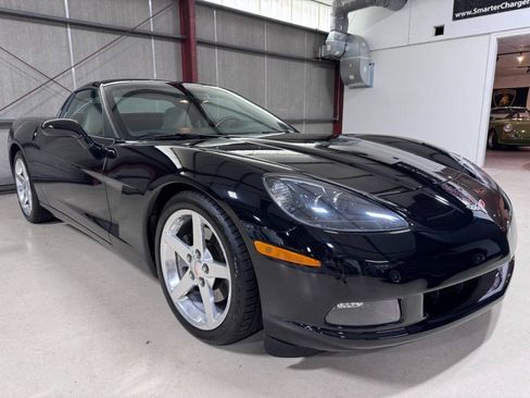 Used 2005 Chevrolet Corvette Coupe w/ Preferred Equipment Group RWD image 17