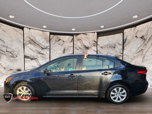 Used 2023 Toyota Corolla LE FWD image 4