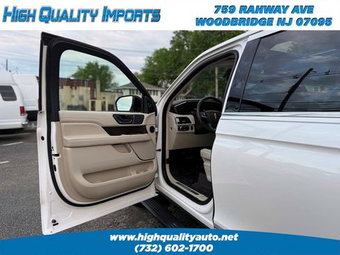 Used 2018 Lincoln Navigator Select w/ Technology Package AWD/4WD image 11