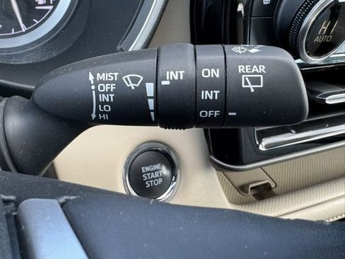 Certified 2022 Toyota Highlander XLE image 33