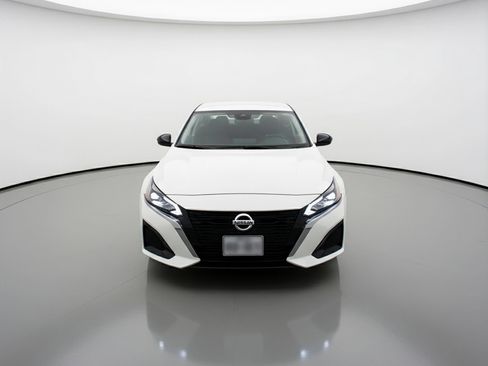 Used 2025 Nissan Altima 2.5 SV image 2