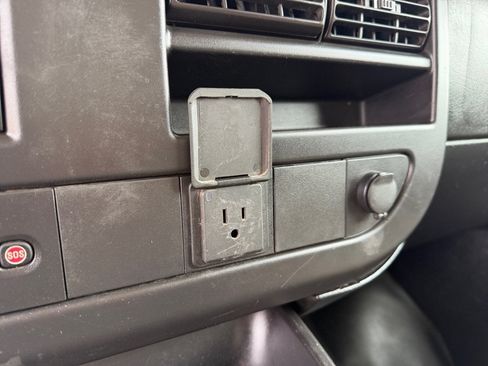 Used 2019 GMC Savana 3500 w/ Driver Convenience Package RWD image 17