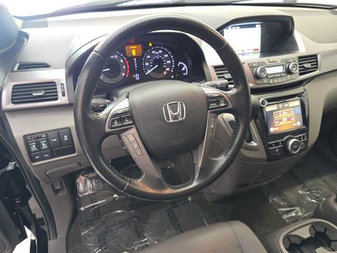 Used 2014 Honda Odyssey Touring image 2