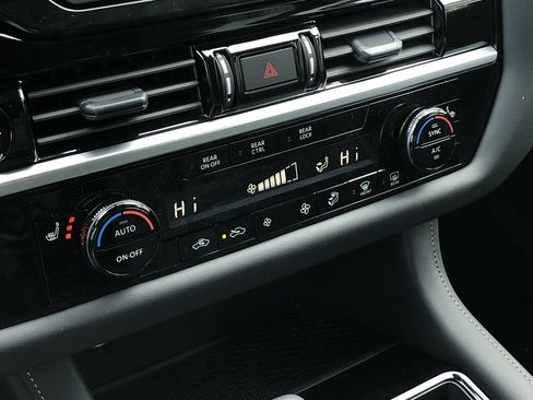 New 2025 Nissan Pathfinder SV image 31