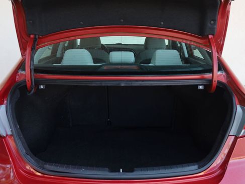 Used 2017 Hyundai Elantra SE FWD image 14