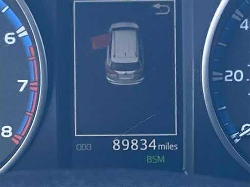 Certified 2018 Toyota RAV4 XLE FWD image 33