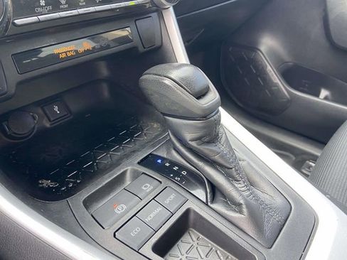 Used 2021 Toyota RAV4 LE image 20