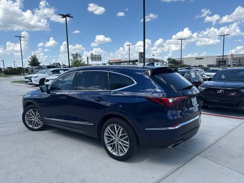 Used 2023 Acura MDX SH-AWD w/ Advance Package image 3