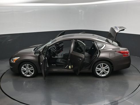 Used 2013 Nissan Altima 3.5 SL FWD image 17