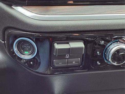 New 2026 GMC Sierra 1500 SLT image 14