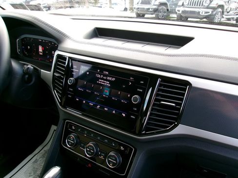 Used 2023 Volkswagen Atlas Cross Sport SE image 14