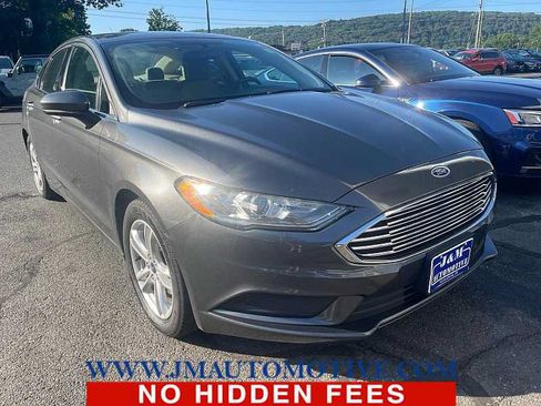Used 2018 Ford Fusion SE FWD image 4
