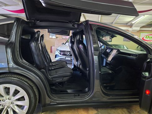 Used 2018 Tesla Model X 100D image 56