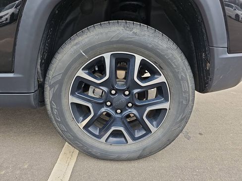 Used 2019 Jeep Compass Trailhawk image 28