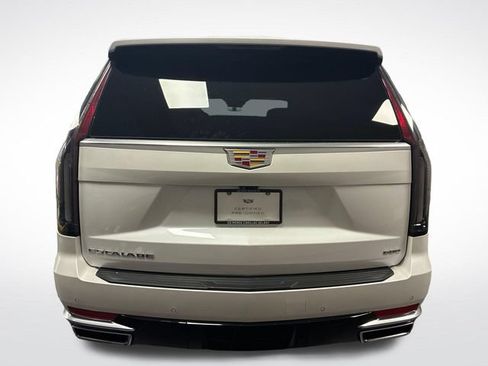 Certified 2024 Cadillac Escalade Premium Luxury w/ Performance Package AWD/4WD image 4