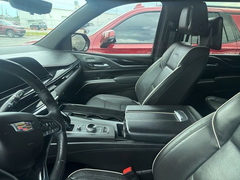 Used 2023 Cadillac Escalade Sport w/ LPO, ONYX Package AWD/4WD image 5