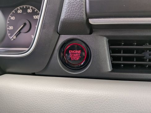 Used 2025 Honda Pilot Touring image 31